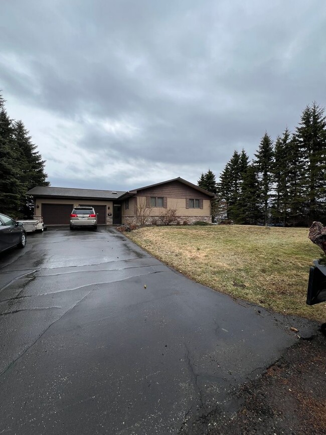 Building Photo - 2607 W 12th Street - Available May 8th - Short Term Rental Through October