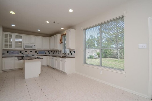 Building Photo - 23826 River Pl Dr