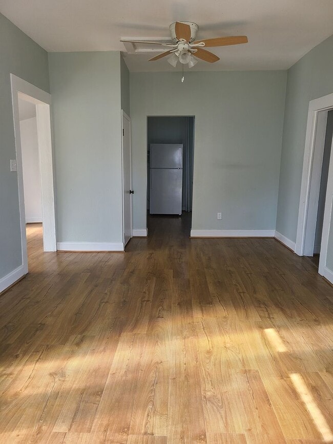 Photo - 1 bedroom Historic Cottage half Block from Canal