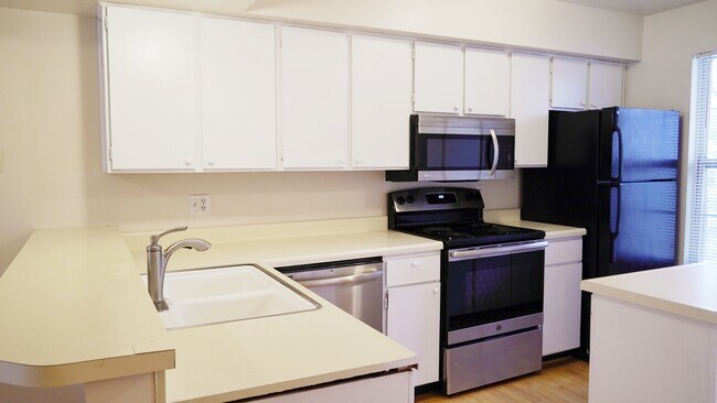 Kitchen - 5325 S Beacon Hill Cir Unit #140