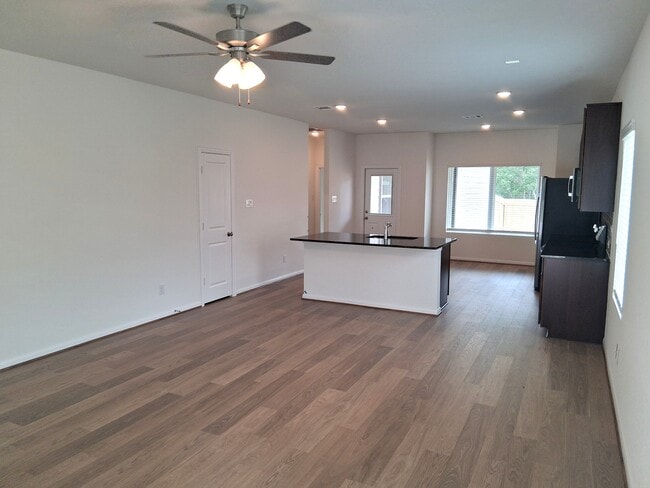 Photo - 253 Villars Dr