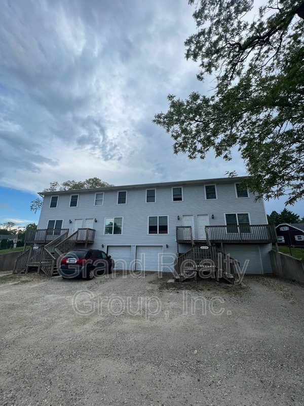 Building Photo - 5109 McCullom Lake Rd
