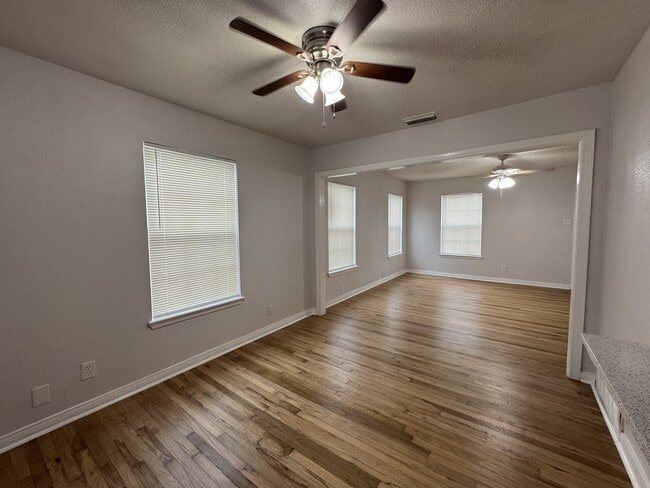 Photo - 4813 Blundell Dr