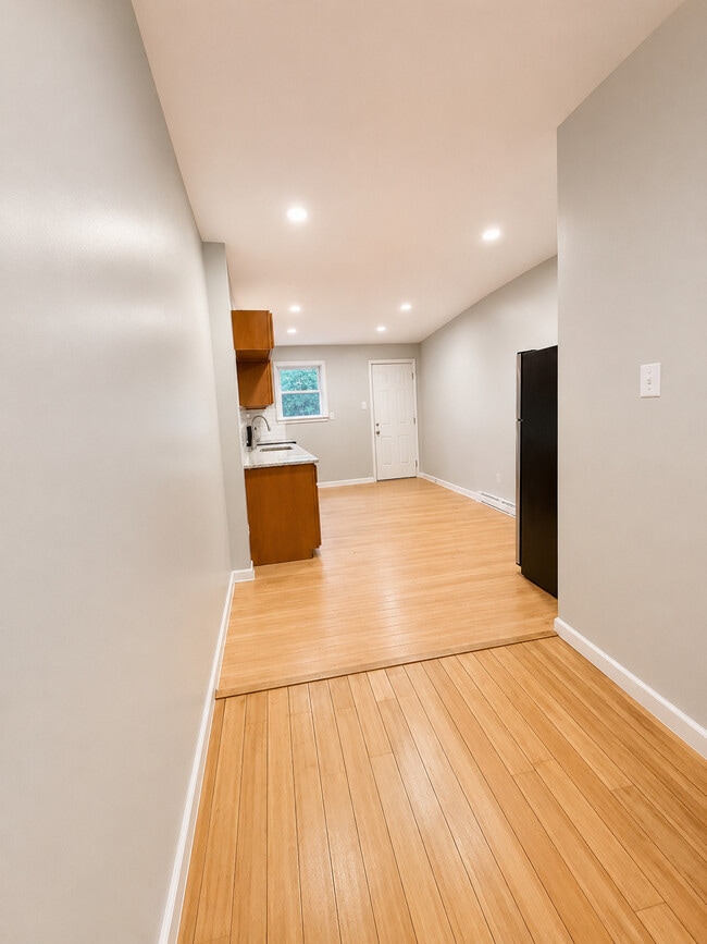 Photo - 2033 W Oxford St