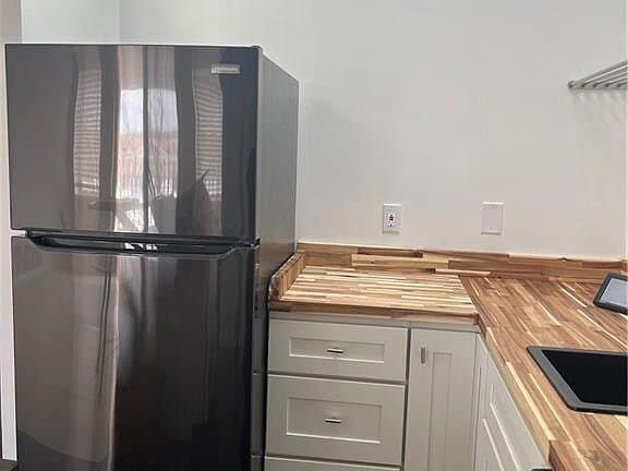 Photo - 1400 Outlook Ave