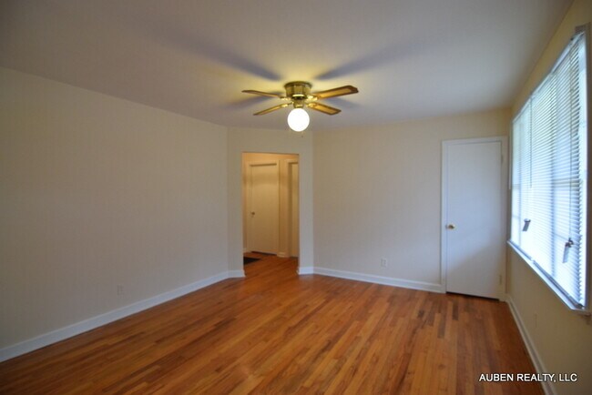 Photo - 3 Bed/2 Bath w/ Bonus Room - Section 8 OK!