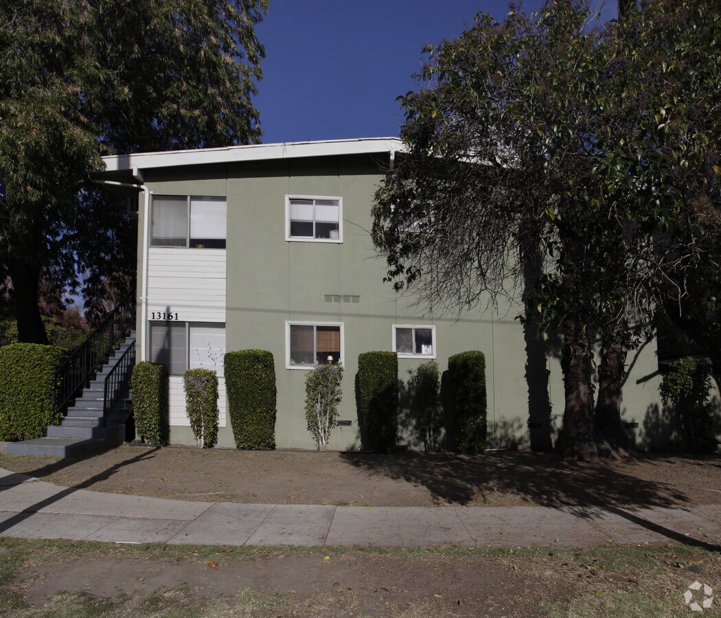 Photo - 13161 Oxnard St