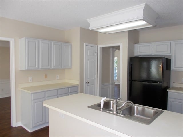 Photo - 221 Aylesbury Ln