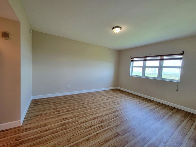 Photo - 15051 Royal Oaks Ln Unidad UN902