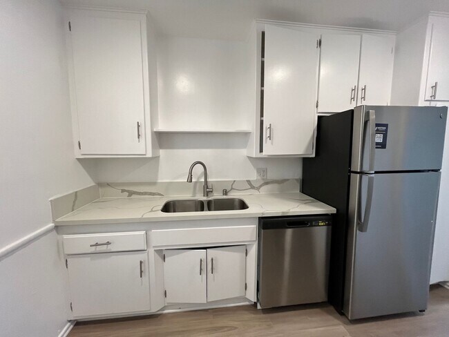 Photo - 7057 Lanewood Ave