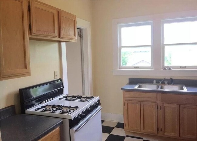 Photo - 301 NW 25th St