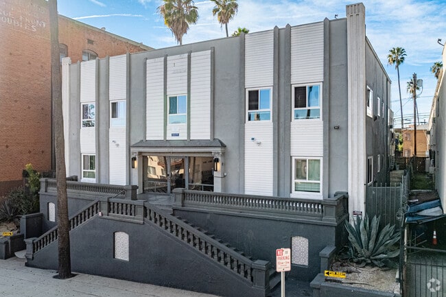 Alternate - 747 S New Hampshire