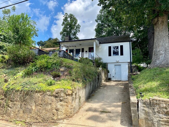 Central AVL - Beautifully Kept Older Home ... - Central AVL - Beautifully Kept Older Home ...