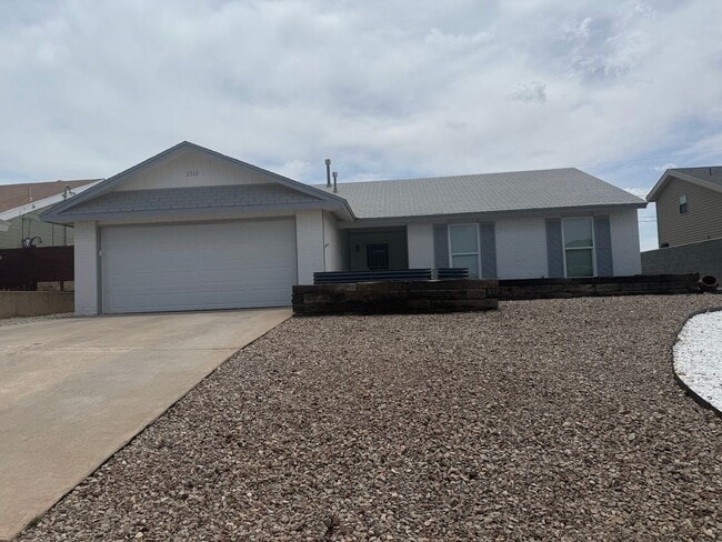 Building Photo - 3 Bedroom 2 Bathroom Home Close Neighborhood Wal Mart and NMSU-A