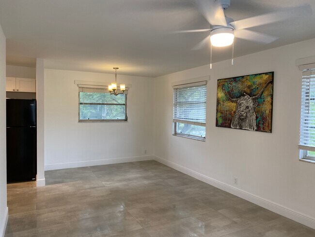 Photo - 600 Biscayne Dr Unit Flamingo park Apartment