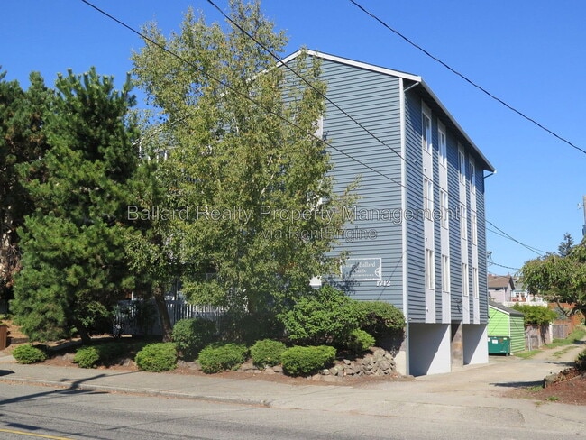 Building Photo - 1712 NW 85th St Unit Apartment 301