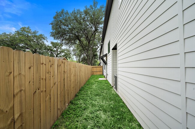 Photo - 2623 Huntington Creek Ln