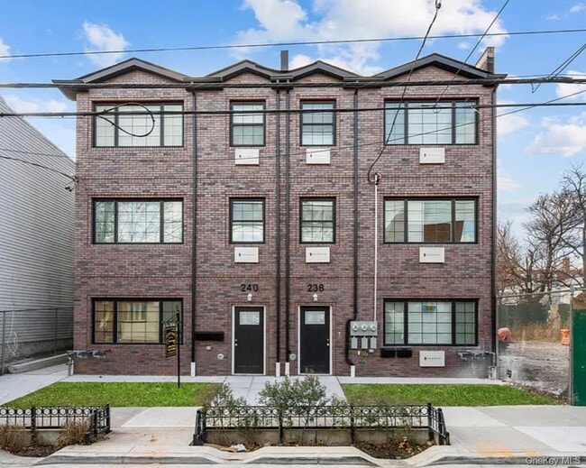 Building Photo - 238 Wyona St Unit 2