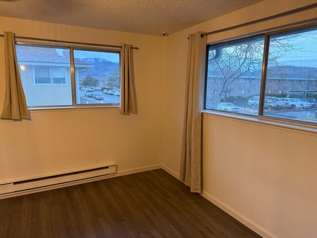 Photo - 1328 Green Ct N