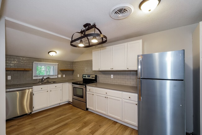 Photo - 8325 Riggs St