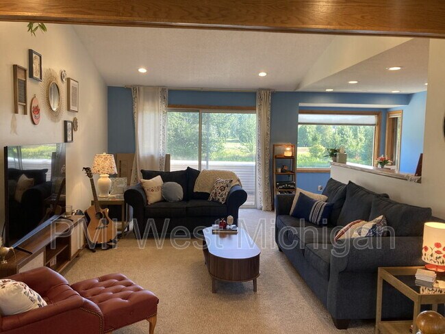 1054 Fairfield Dr