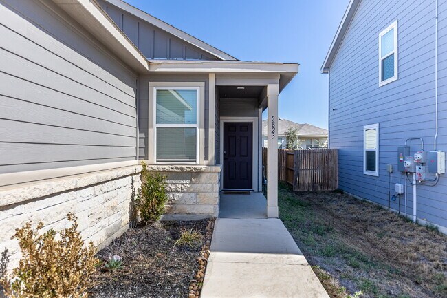 Photo - 5823 Hematite Rim