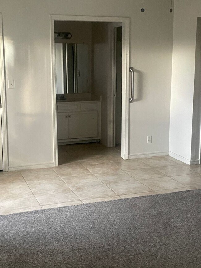 Photo - 5112 S Delaware Pl Unit 1