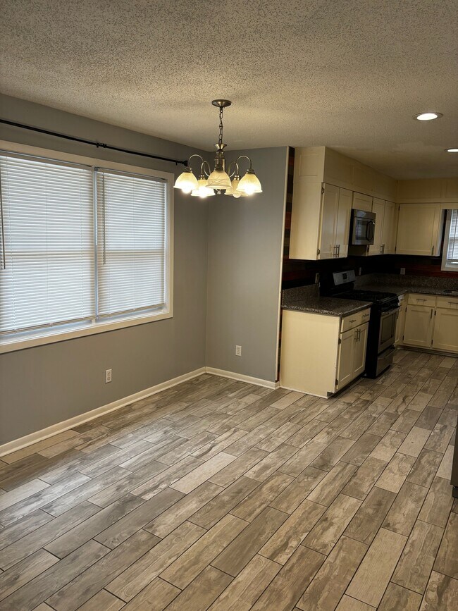 Photo - 1042 Live Oak Dr