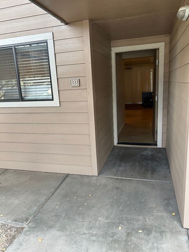 3200 S Litzler Dr