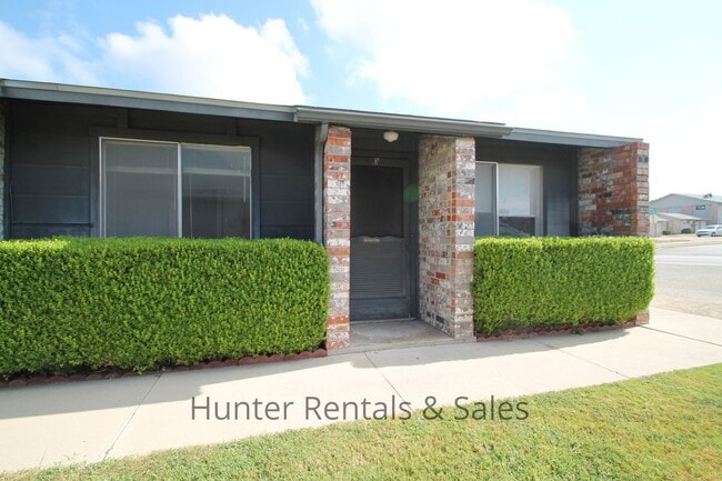 Building Photo - Water Paid! Unit D