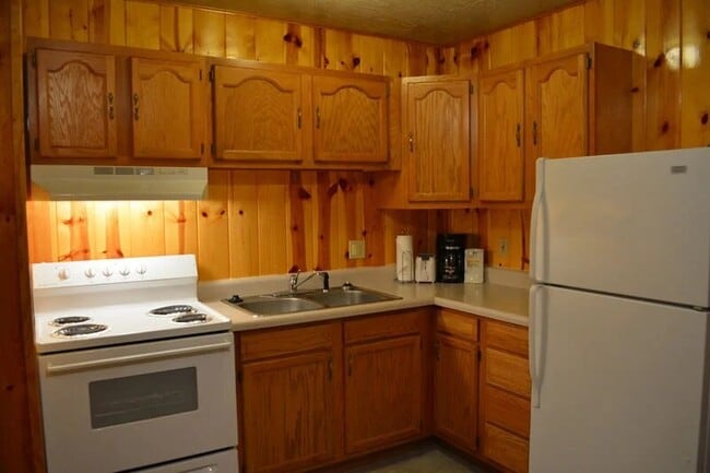 Photo - 237 E White Mountain Blvd