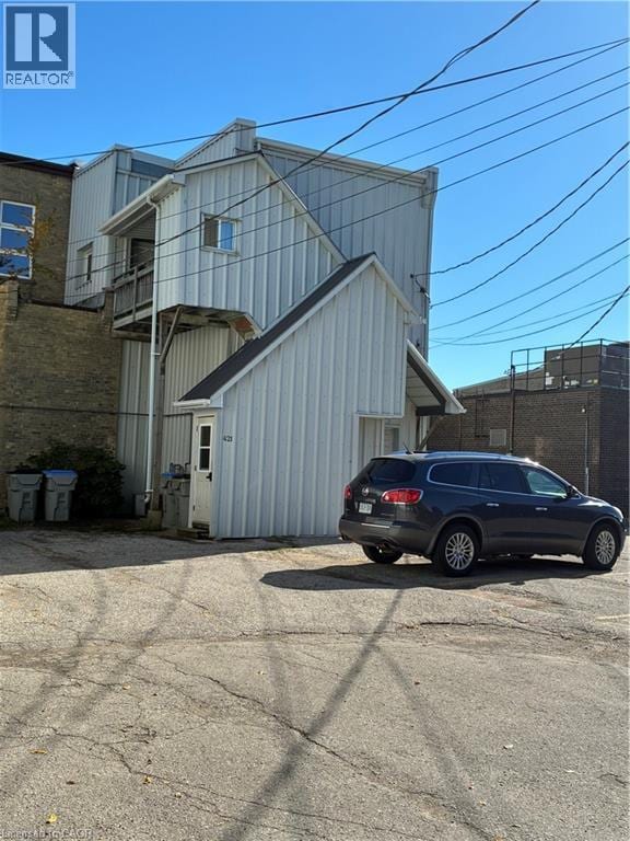 Photo - 421 Main St S