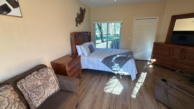 Photo - 8294 Mulligan Cir Unidad B