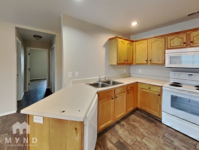 Photo - 2550 W Delmar