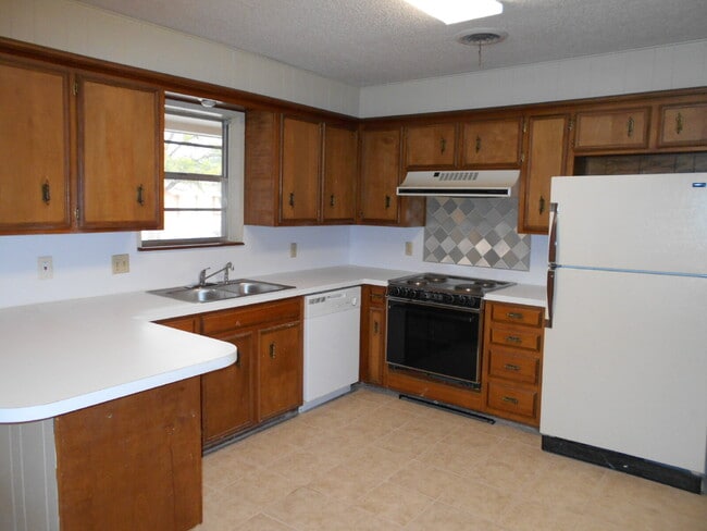 Photo - Spacious 3/2/2 Near Preston Smith Park
