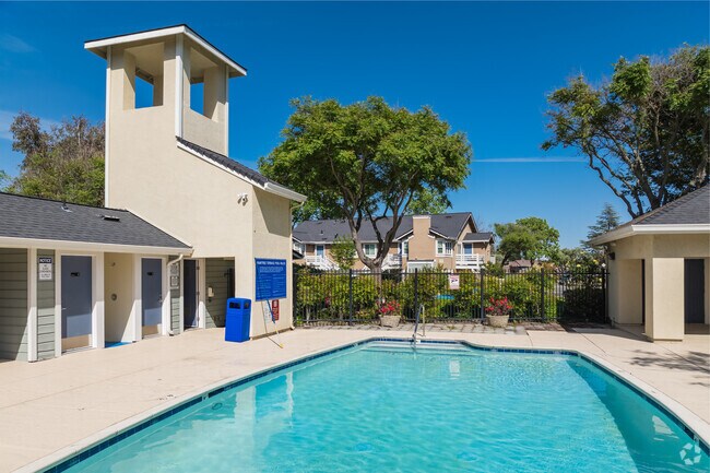 ALT. Foto - Raintree Apartments