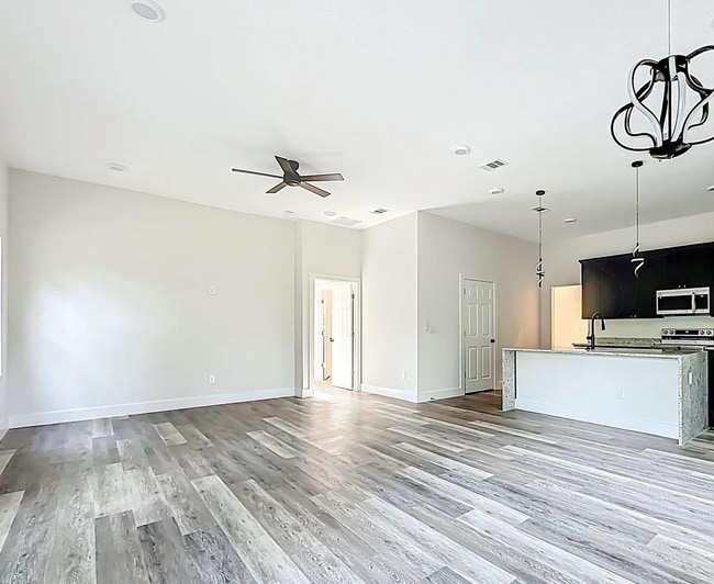 Photo - 1186 W 25th St