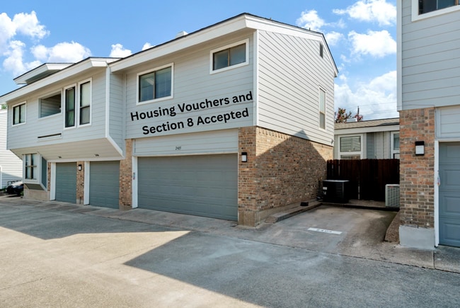 Building Photo - Lovely and Well maintained 2 bedroom & 2.5... Rental