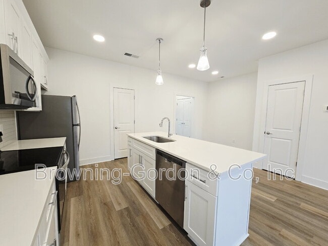 Photo - 700 N Dupont Ave