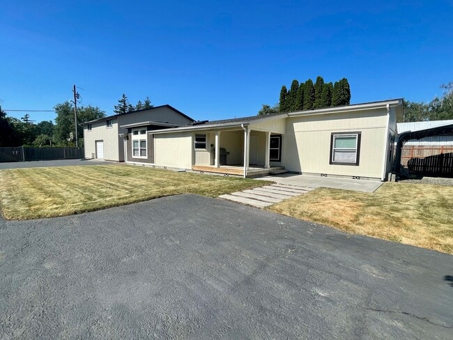 Building Photo - BH T 3204 Unit House