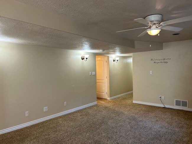 1 Bedroom 1 Bathroom Basement Apartment - 1 Bedroom 1 Bathroom Basement Apartment