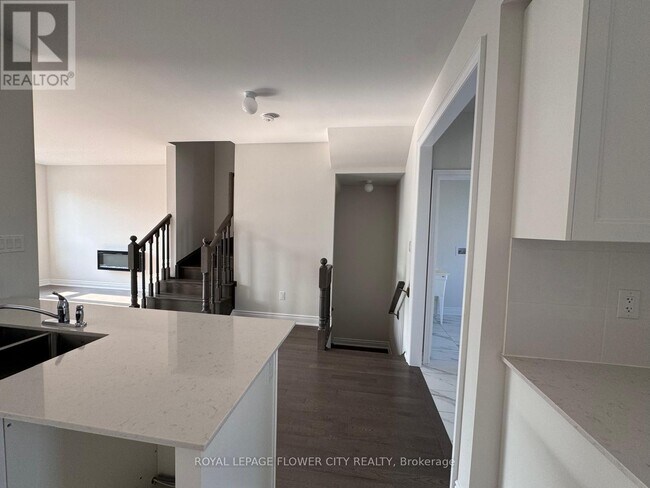 Photo - 121 Tennant Cir