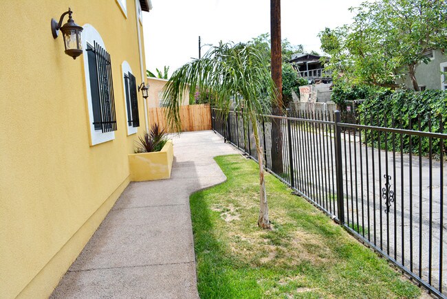 1434 Ricardo St