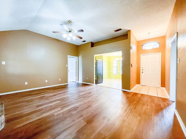 3406 Bamboo Ln