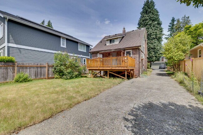 Photo - Adorable Wedgewood 4 Bedroom Available Now!