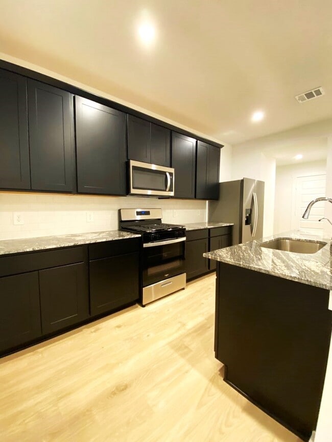 Building Photo - 1623 Fleetwood Crossing Dr