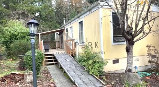 Building Photo - Cozy Oak Bay Retreat: Bright 1 Bedroom With Wood Stove and Private Deck