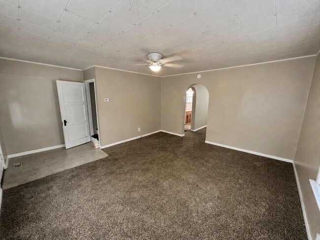 Photo - 627 Golfview Dr