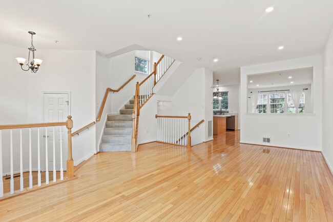 Photo - 20 Castle Garden Ct