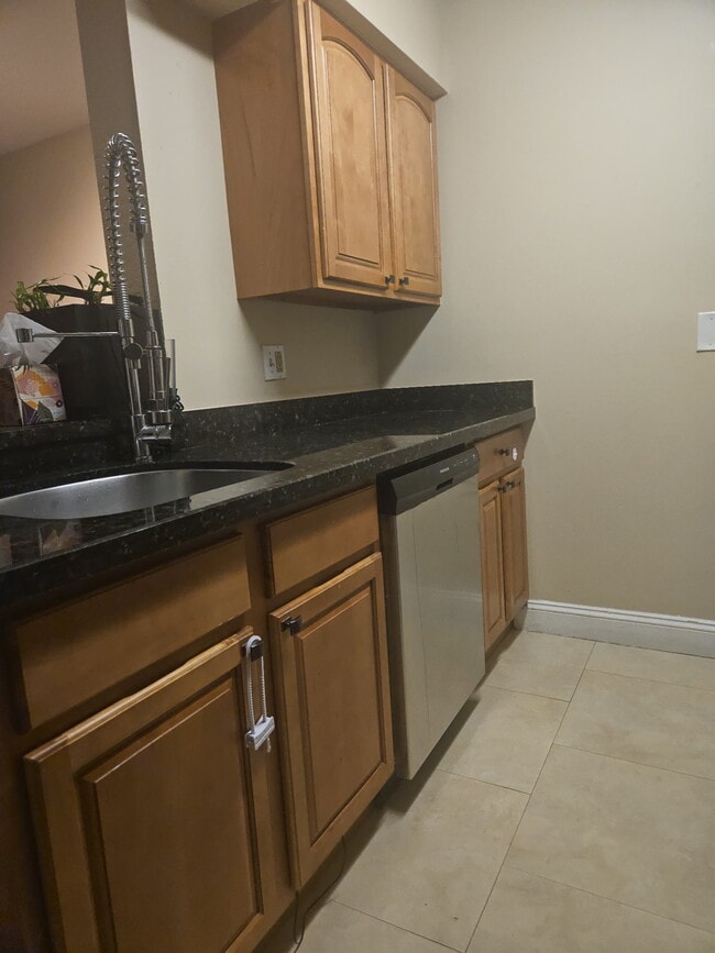 Building Photo - 2820 N Oakland Forest Dr